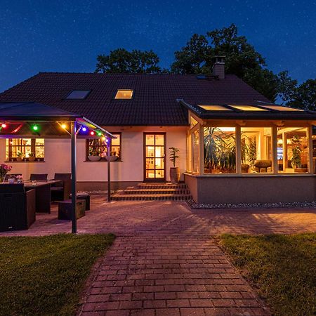 Wellnessparadies Mit Sauna Und Whirlpool Krakow am See Exterior foto